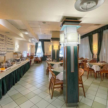 Tisza Sport Hotel Szeged Exteriör bild