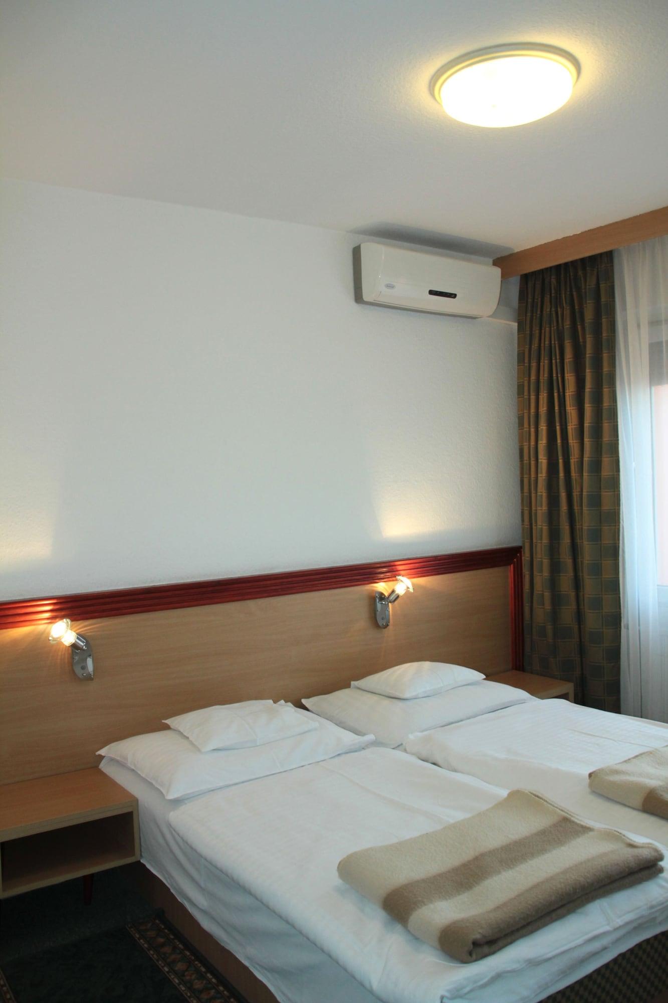 Tisza Sport Hotel Szeged Exteriör bild