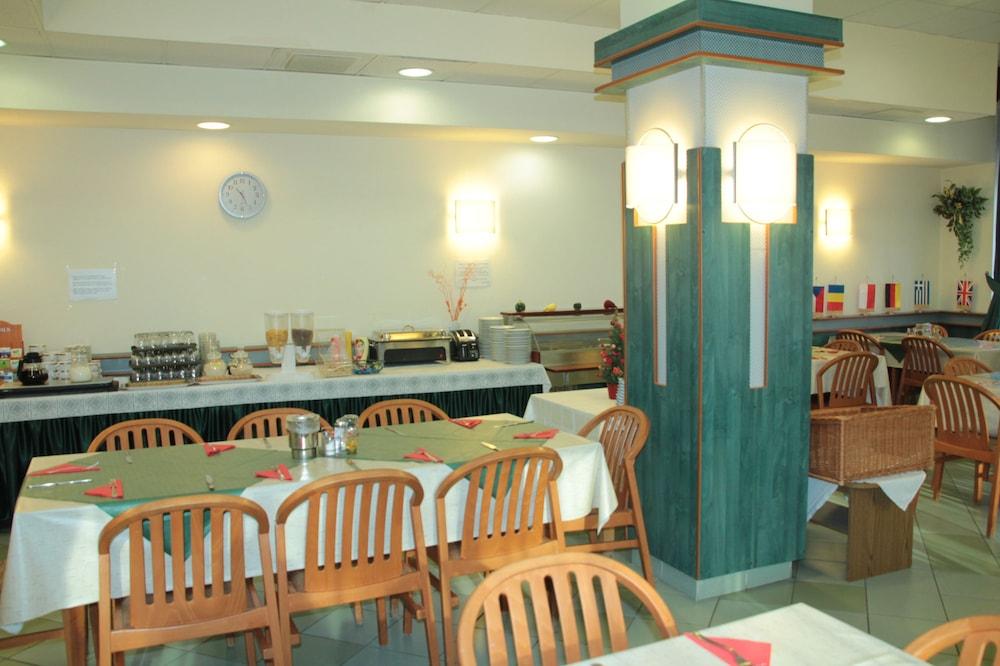 Tisza Sport Hotel Szeged Exteriör bild
