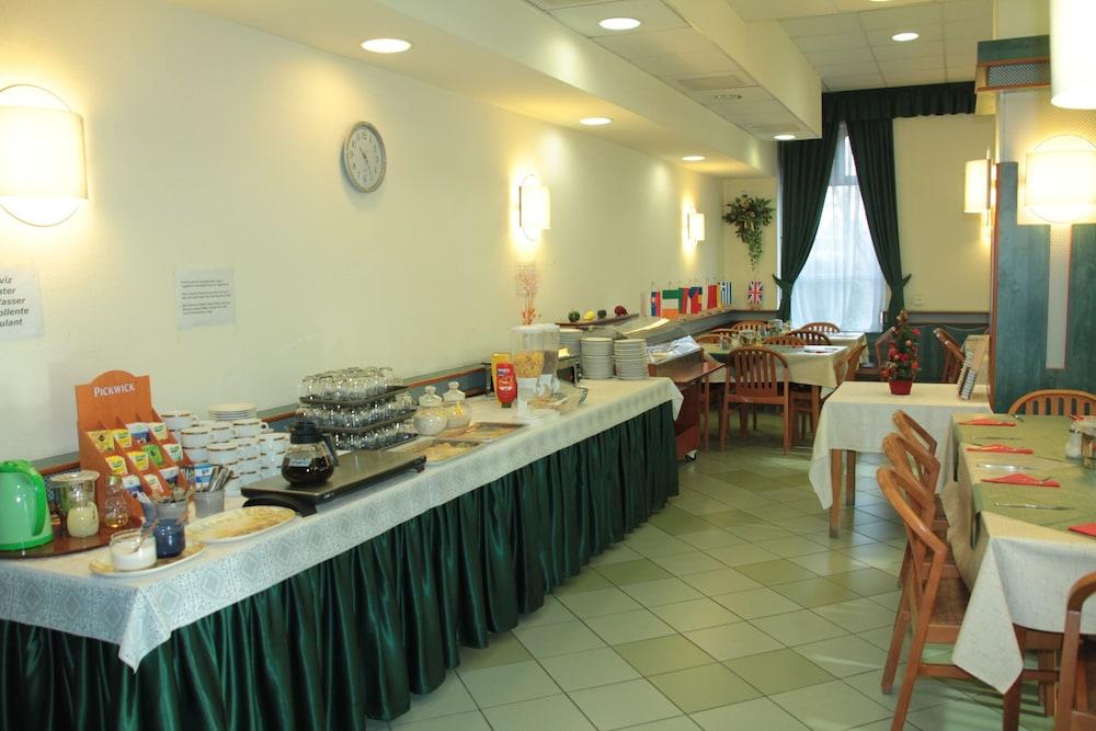 Tisza Sport Hotel Szeged Exteriör bild