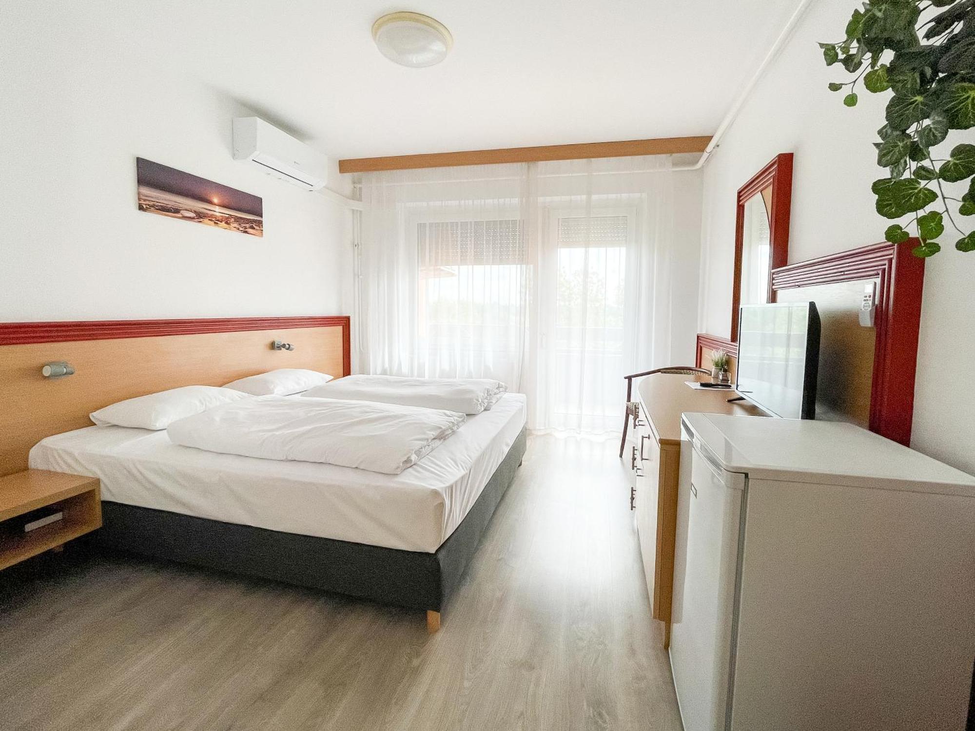 Tisza Sport Hotel Szeged Exteriör bild