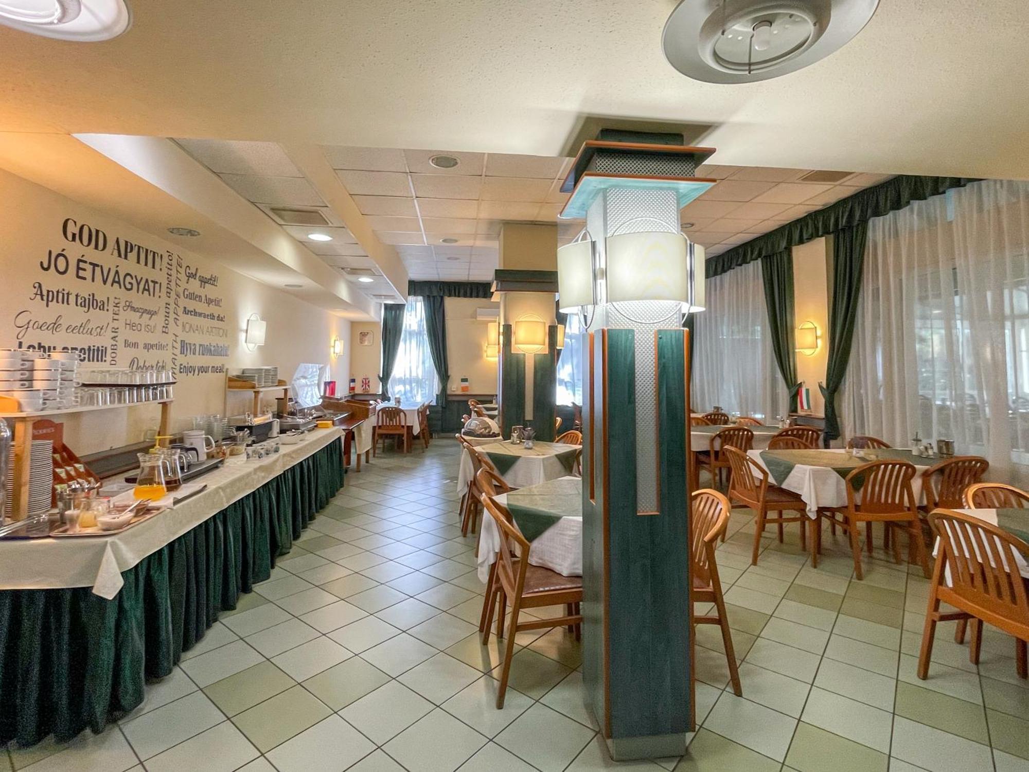 Tisza Sport Hotel Szeged Exteriör bild